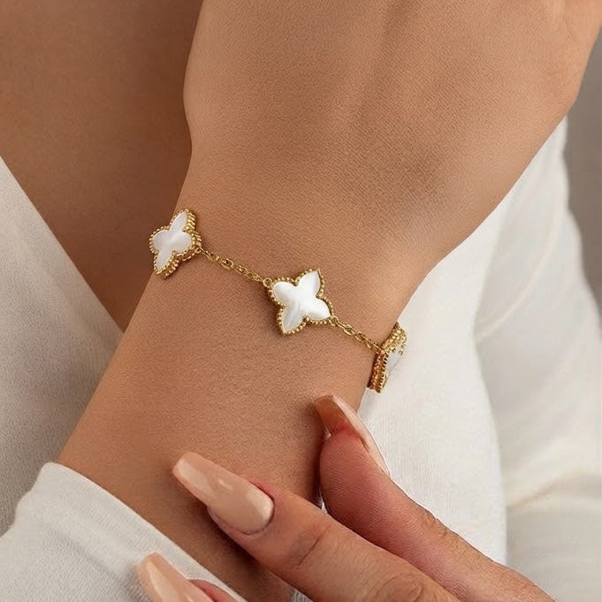 Pulseira Pétalas Brancas