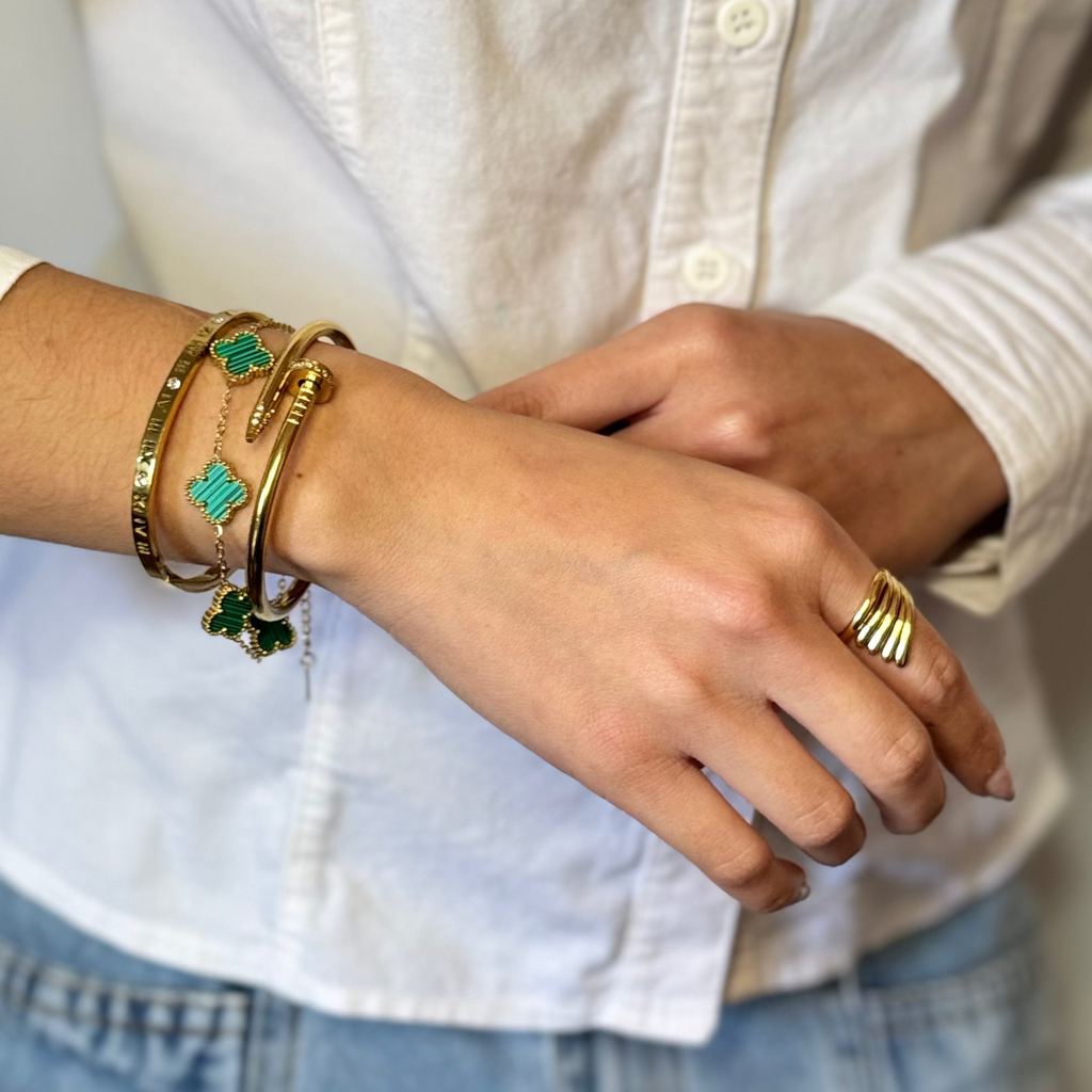 Conjunto 2 Braceletes + Pulseira Trevos Zaria Dourado
