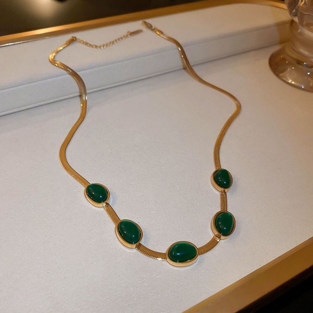 Colar Esmeraldas Dourado