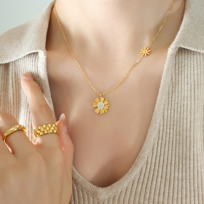 Colar Margaretti c/ Pingente Dourado