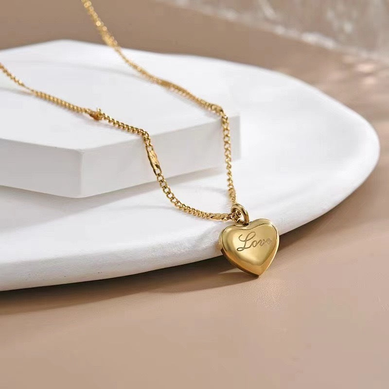 Colar Lunara Coração Dourado