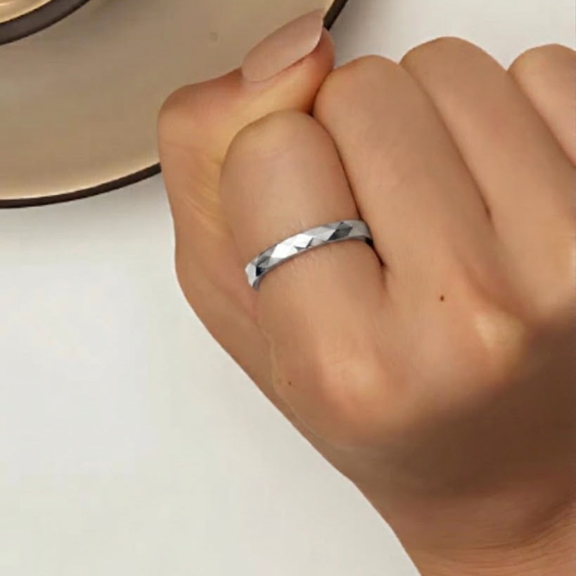 Anel Anti Estresse Prateado Rotativo Diamante