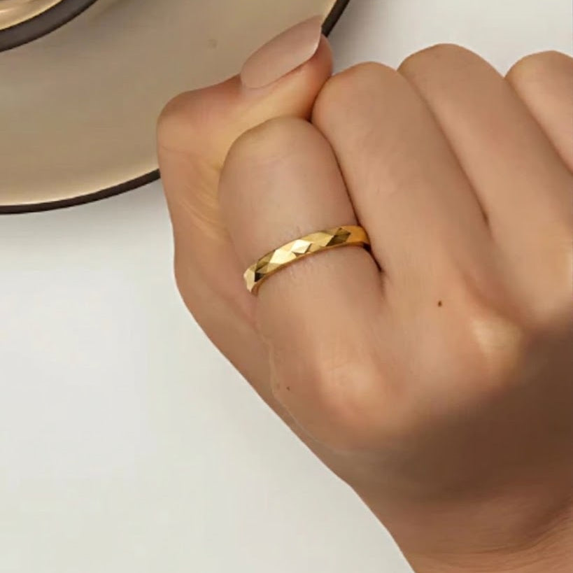 Anel Anti Estresse Dourado Rotativo Diamante