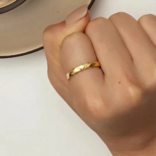 Anel Anti Estresse Dourado Rotativo Diamante